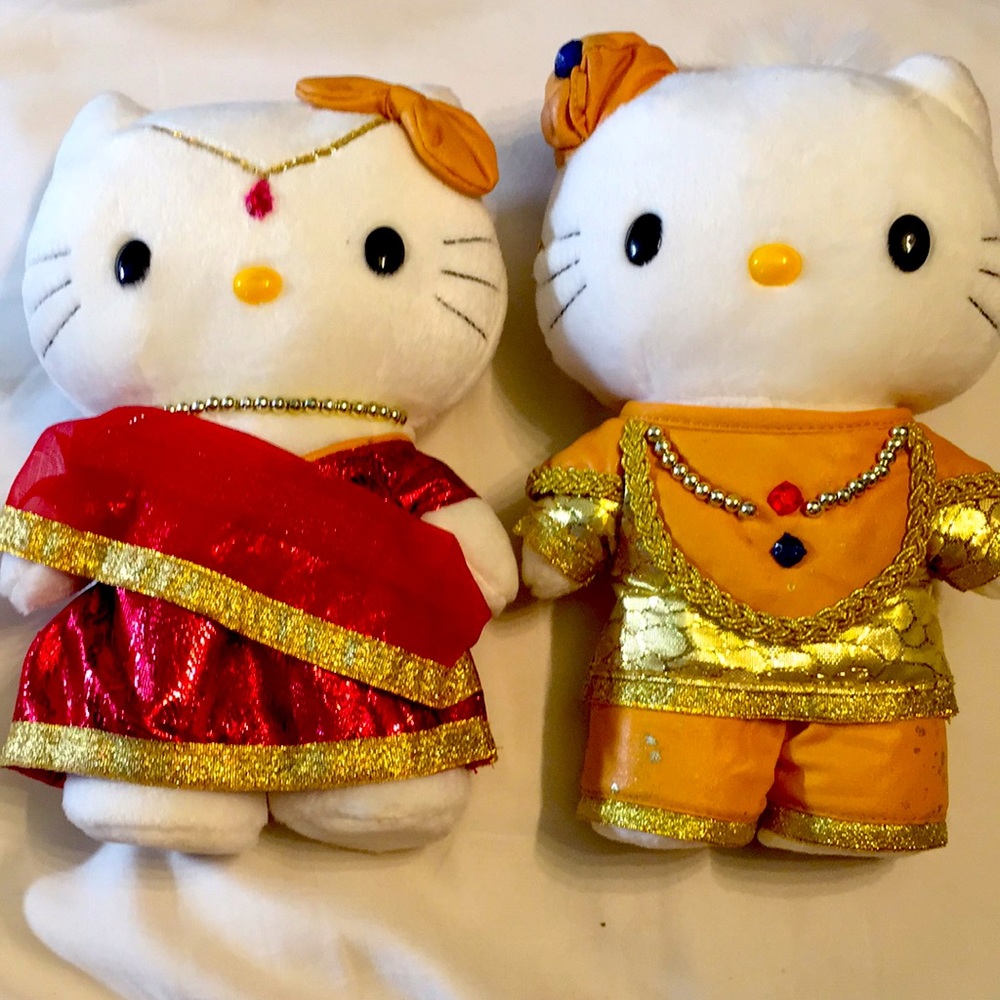 Hello kitty x East Indian wedding costume dolls